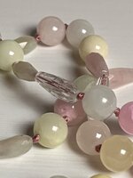 collana-con-pietre-dure-di-calcedonio-quarzo-rosa-quarzo-ialino-e-serpentino