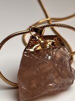 catenella-in-acciaio-placcato-oro-con-pendente