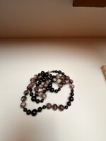 collana-con-pietre-dure-di-tormalina-fiore-di-prugna-e-nera