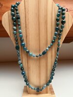 collana-lunga-con-pietre-dure-di-apatite