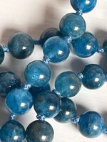 collana-con-pietre-dure-di-apatite-e-pendente-in-agata