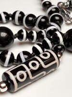 collana-con-pietre-dure-di-tormalina-nera-e-pietra-tibetana