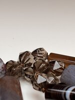 collana-con-pietre-dure-di-agata-e-quarzo