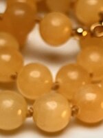 collana-con-pietre-dure-di-giada-gialla