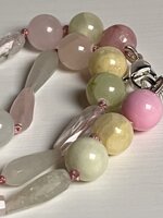 collana-con-pietre-dure-di-calcedonio-quarzo-rosa-quarzo-ialino-e-serpentino