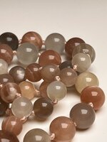 collana-con-pietre-dure-di-pietra-di-luna-e-pendente