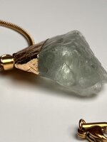 catenella-in-acciaio-placcato-oro-con-pendente