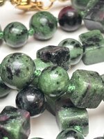 collana-con-pietre-dure-di-rubino-zoisite