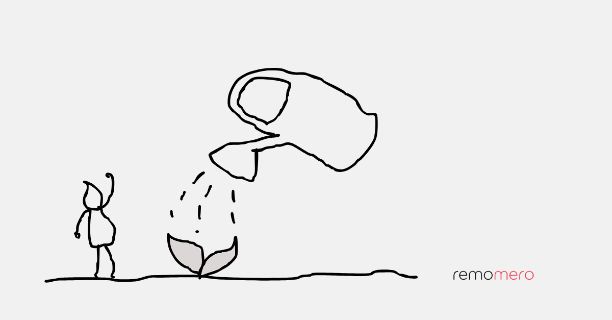 prospettive-remomero.png Disegno di un omino stilizzato che esulta davanti a un germoglio che viene annaffiato da un annaffiatoio: metafora di prospettive