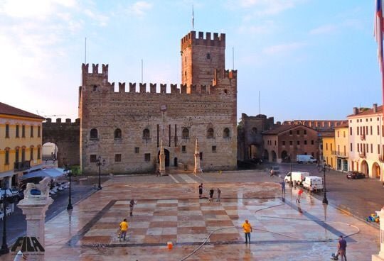 piazza-degli-scacchianteprima-1 piazza-degli-scacchianteprima-1