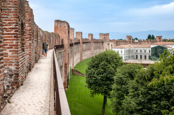 ef213da3-1fb7-4dc2-bf61-a8ef8c3af3b2