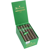 Sigaro Montosa in primo piano, con fascia colorata e foglia di tabacco dalla texture naturale