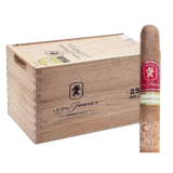 eyJpdCI6IlNpZ2FybyBMZfNuIEppbWVuZXMgaW4gcHJpbW8gcGlhbm8sIGNvbiBmYXNjaWEgZWxlZ2FudGUgZSBmb2dsaWEgZGkgdGFiYWNjbyBkYWwgY29sb3JlIHVuaWZvcm1lIn0=