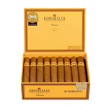 Sigaro Imperiales in primo piano, con fascia elegante e foglia di tabacco dal colore intenso