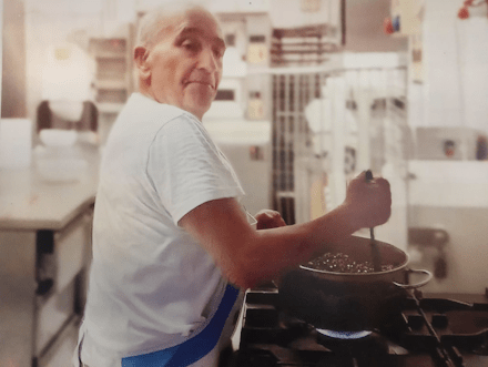 U Zu Teteddu, Giulio Trapani, fondatore del Bar Pasticceria Di Giorgi, ritratto in un momento della vita quotidiana