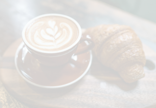 Colazione con cappuccino e cornetto artigianale preparato al Bar Di Giorgi, Pioppo Monreale