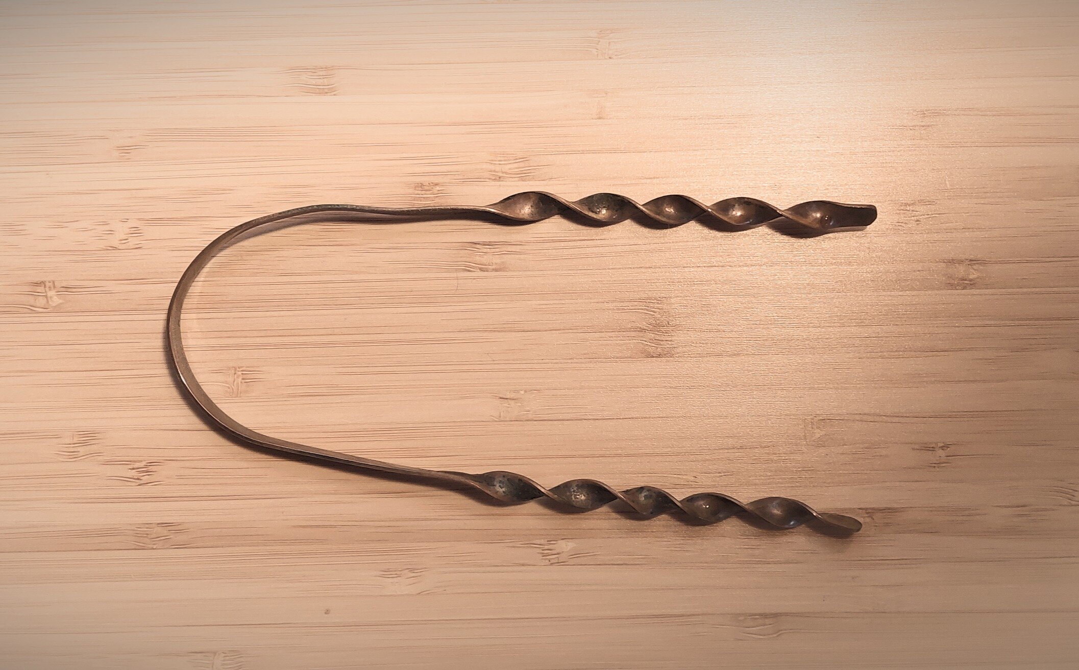 Pulizia della lingua col raschietto Pulizia della lingua col raschietto