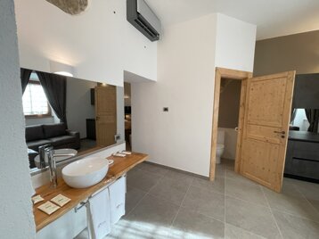 9c4948f6-ed55-4175-8918-559378081454 9c4948f6-ed55-4175-8918-559378081454