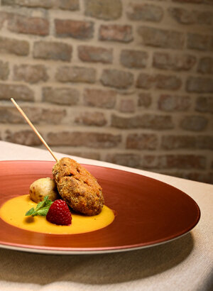 Bon bon con crema di zucca violina, mini canederlo e burro chiaro