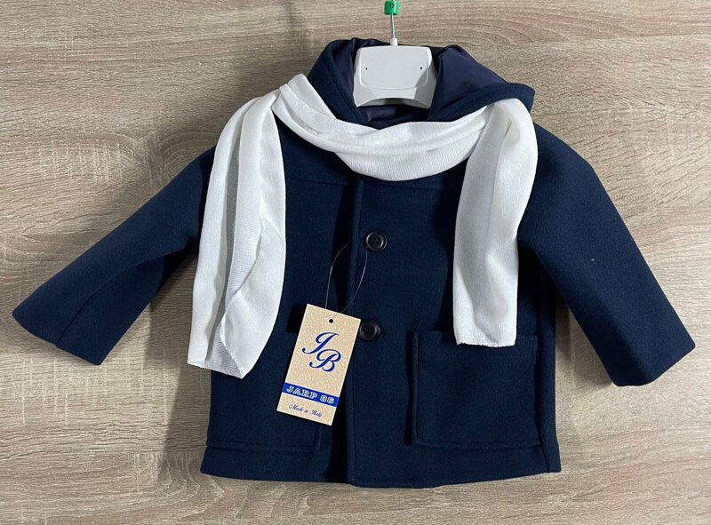 cappottino-con-cappuccio-e-sciarpa