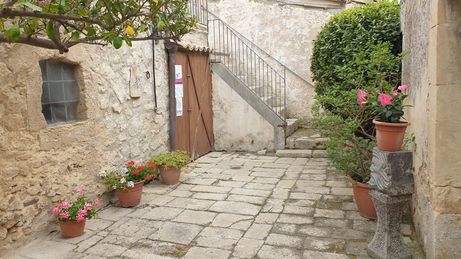 89113927-d64a-40d7-b485-eb486b780158