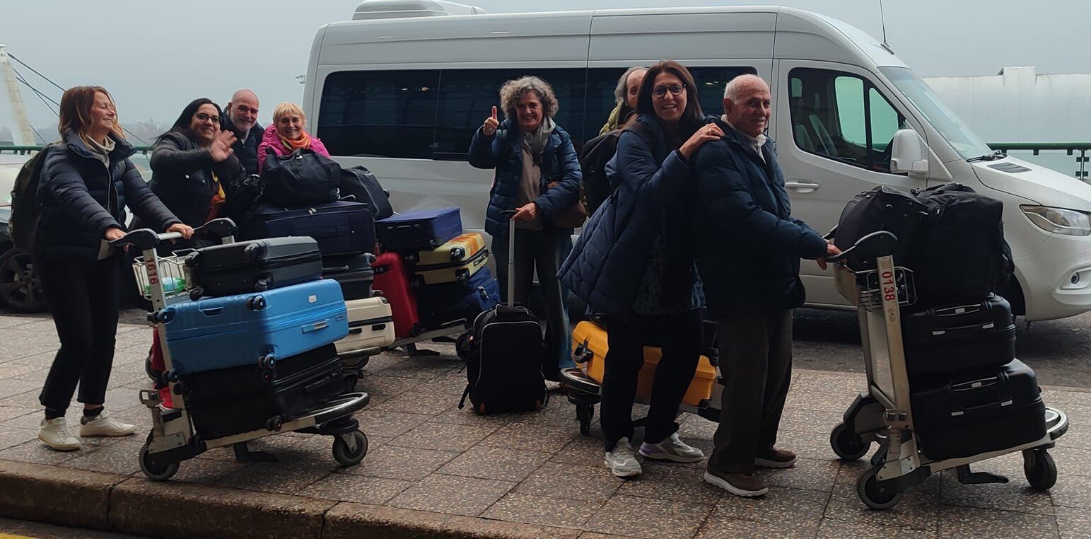 Pronti per prendere l'aereo per Mombasa, Kenya.