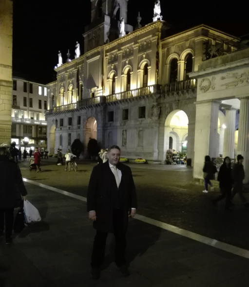 b81a98d8-a9c8-4108-bd17-fd16a9979c98