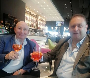 c3ee2e41-5ba0-4b4c-a653-2d2b9d708b22