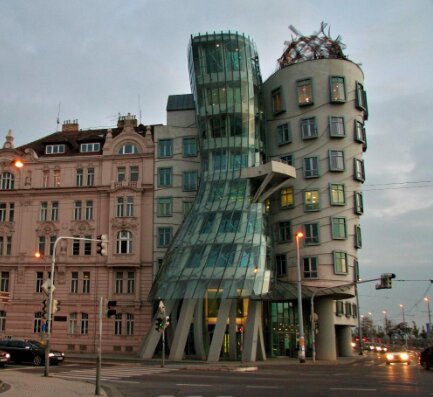 L' Architettura verso l'arte totale