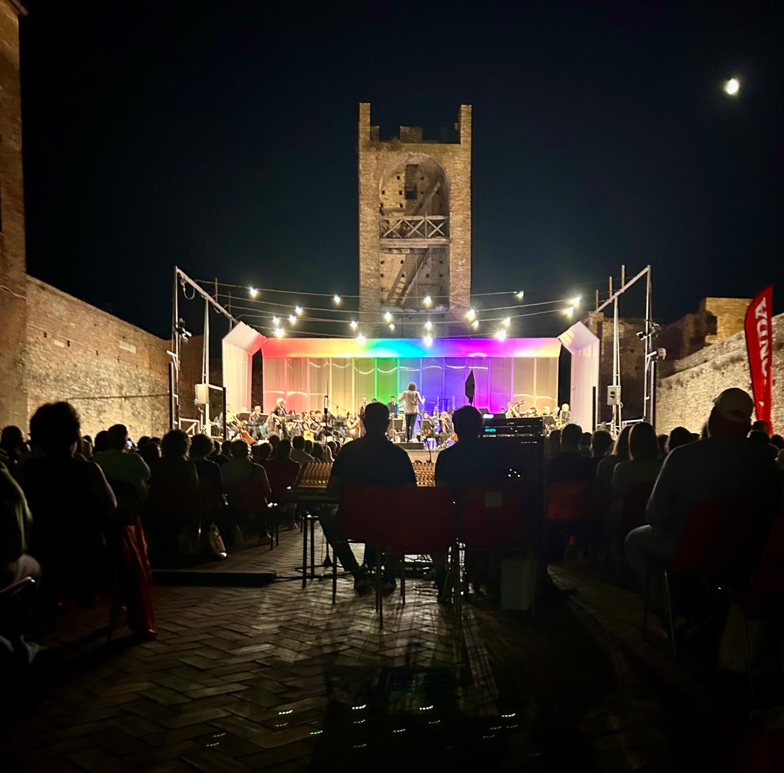 Quando il rock mette il frac, l&rsquo;orchestra dell&rsquo;ISA incontra il rock sul palco dell&rsquo;Emf