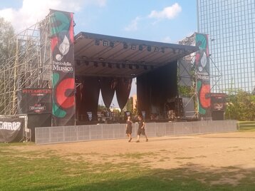 e8f5c893-9e7b-44e0-adeb-14aa1f5b4560