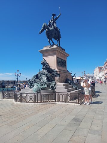 92c62a0e-955f-409c-bf7f-9c52c19a61dd