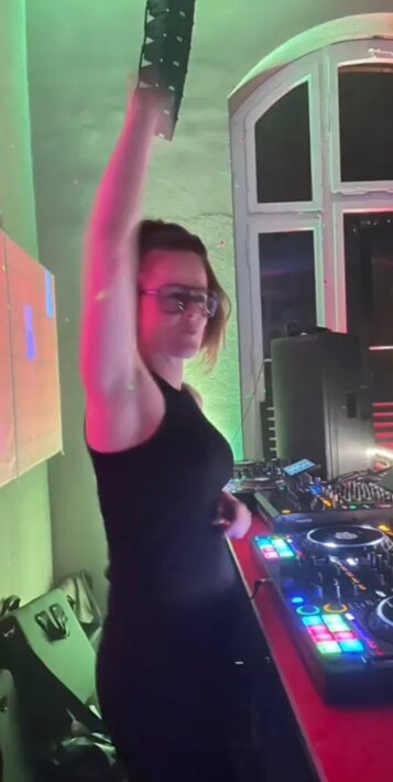 272c1c00-6dbb-4a7f-9aed-74d4341f9cc0 272c1c00-6dbb-4a7f-9aed-74d4341f9cc0