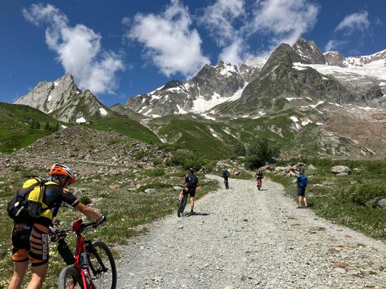 afeb4c19-f6dd-4b7d-b4c6-87fcd4868ec6 afeb4c19-f6dd-4b7d-b4c6-87fcd4868ec6