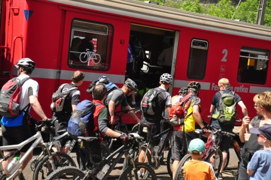 3957e0a9-4cc5-4411-848a-a2c85e840050 3957e0a9-4cc5-4411-848a-a2c85e840050