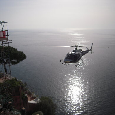 Hotel Marincanto, Positano (Sa) Scavo e realizzazione piscina a sfioro, trasporto con elicottero di escavatore