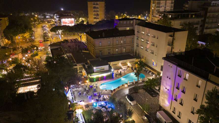 904773e6-8204-4c1c-ac01-a95489cd3a1b