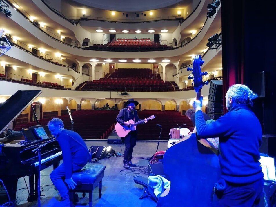 df909989-f142-47b3-a8f9-1fa40dbae9e4