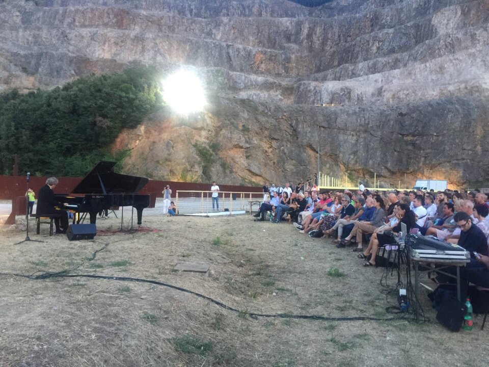 52bb0611-7cd8-448c-bd1b-e61c1a393ab6