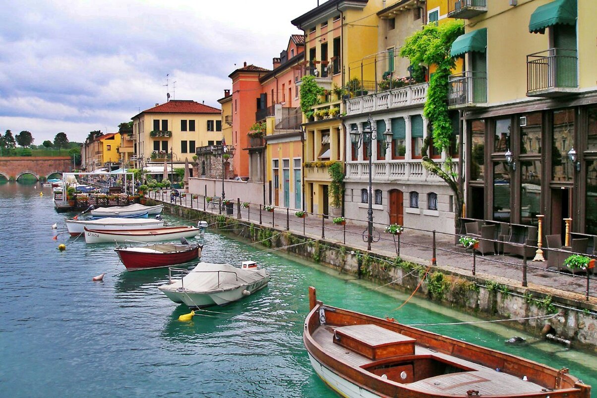 peschiera-del-garda-italy.jpeg