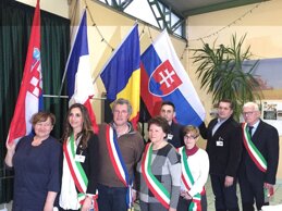 33433ada-05ef-4eee-a07a-aa30d8dbe2ab 33433ada-05ef-4eee-a07a-aa30d8dbe2ab