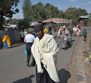 per la strada, on the road, Debre Libanos