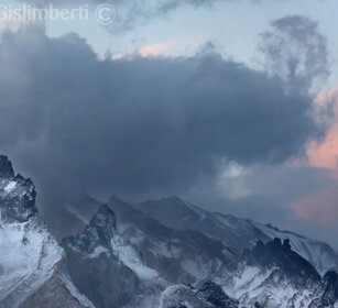 massiccio del Paine visto dal lago Grey PN Torres del Paine, Cile