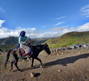 donna a cavallo, woman-rider montagne Bale, Bale mountains