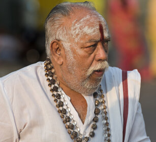 sacerdote, priest Chennai, Tamil Nadu