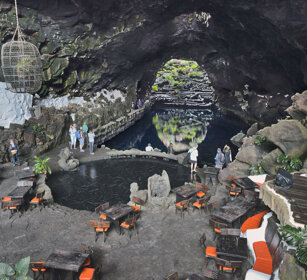 turisti in grotta, turists in cave Lanzarote