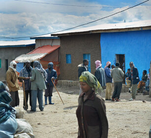 per la strada, on the road