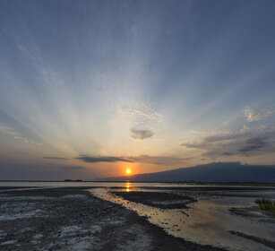 alba, sunrise lago Natron, lake Natron