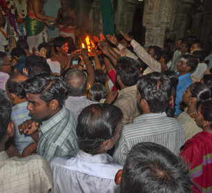 rituale di purificazione, purifying rite Ekambareshvara temple, Kanchipuram, Tamil Nadu