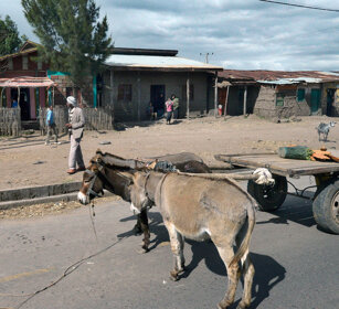 per la strada, on the road